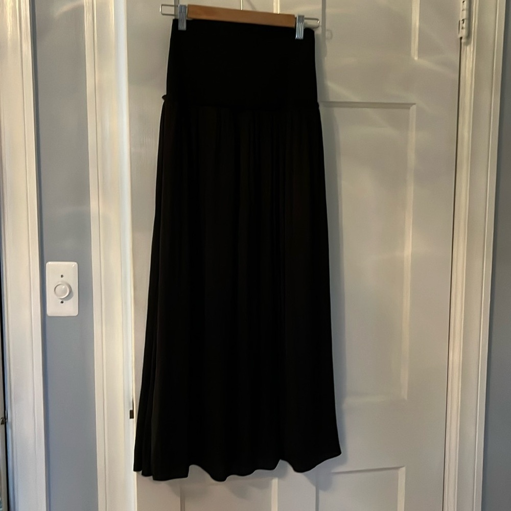 Maxi skirt with side slit